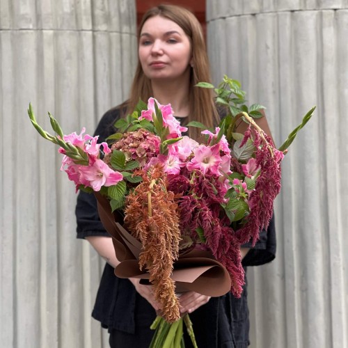 Distinctive Seasonal Bouquet with Hydrangeas and Gladioli «Ruby Springs»