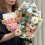 Романтичный пышный букет с кофейными розами «Миндальное пирожное»