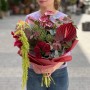Эффектный изысканный букет с артишоком «Таинственный бургунди»