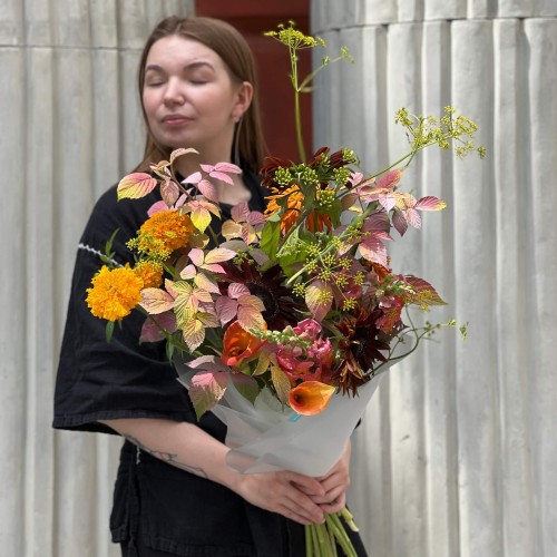 Juicy Summer Bouquet of Seasonal Flowers «Orange Espresso»