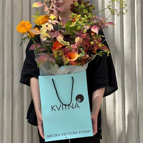 Juicy Summer Bouquet of Seasonal Flowers «Orange Espresso»