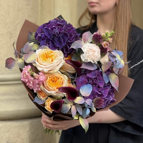 Lush Bouquet with Hydrangeas «Blueberry Tart»