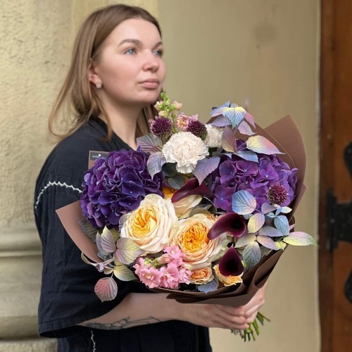 Lush Bouquet with Hydrangeas «Blueberry Tart»