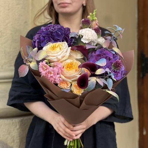 Lush Bouquet with Hydrangeas «Blueberry Tart»