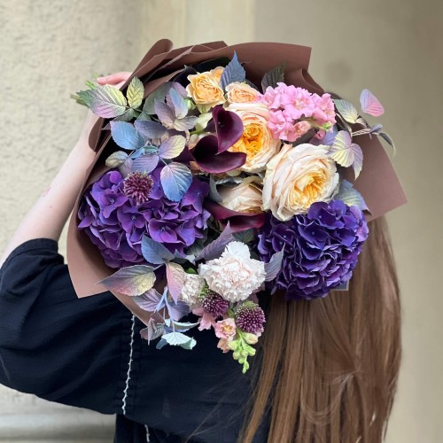 Lush Bouquet with Hydrangeas «Blueberry Tart»