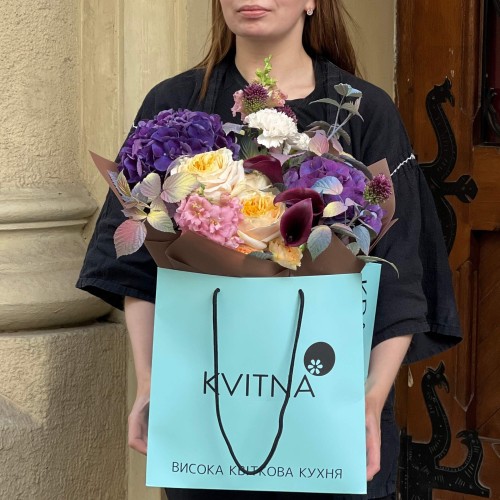 Lush Bouquet with Hydrangeas «Blueberry Tart»