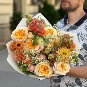 Sunny Bouquet with Peony-Style Roses «Scent of Cinnamon»