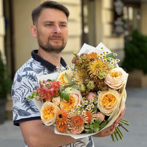 Sunny Bouquet with Peony-Style Roses «Scent of Cinnamon»