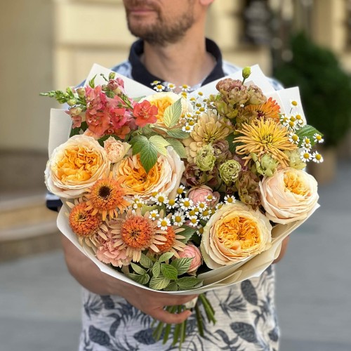 Sunny Bouquet with Peony-Style Roses «Scent of Cinnamon»