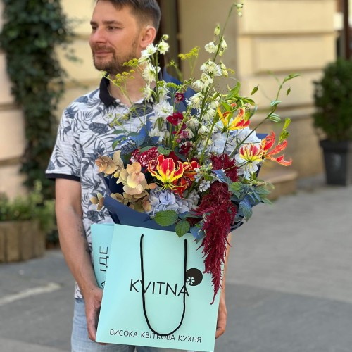 Distinctive Bouquet with Vibrant Gloriosa «The Lights of Avalon»