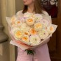 Изысканный дуо букет с георгинами Eveline и пионовидной розой Vicky Gardens «Тонкий намёк»