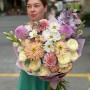 Изысканный букет с космеей и георгинами «В красках Моне»
