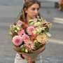 Цікавий букет у пудрових відтінках «Персиковий капучино»