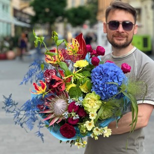 Екстравагантний дизайнерський букет з екзотичною ноткою «Скарби Морії»