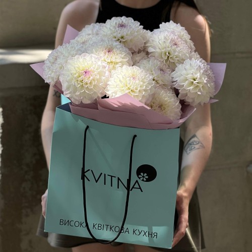 15 жоржин сорту Eveline у букеті «Фіалковий туман»