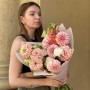 Ніжний букет із циній та жоржин Peaches N’ Cream «Персиковий рай»