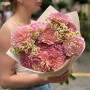 Нежный букет с георгинами и танацетумом «Красочный уют»