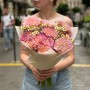 Нежный букет с георгинами и танацетумом «Красочный уют»