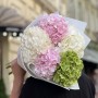 5 світлих гортензій у букеті «Яблучний акцент»