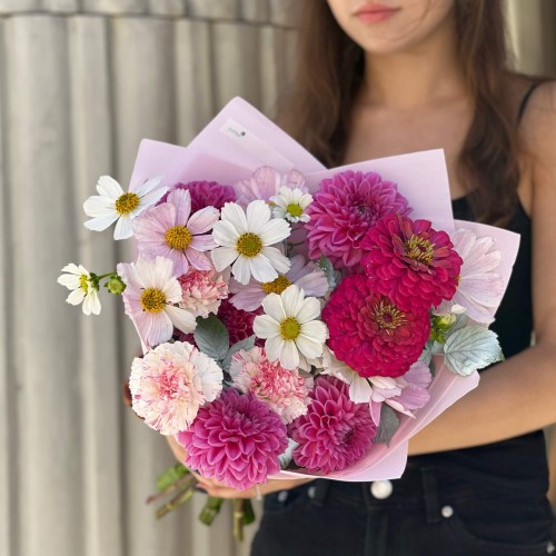 Summer Bouquet in Vibrant Hues «Berry Tart»