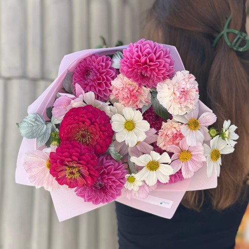 Summer Bouquet in Vibrant Hues «Berry Tart»