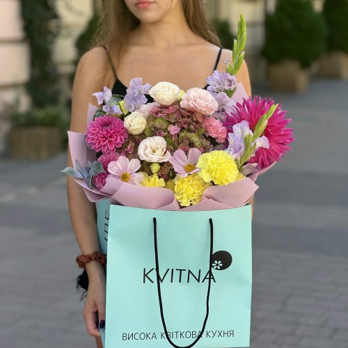 Vibrant bouquet with hydrangea and dahlias «Fruit Nectar»