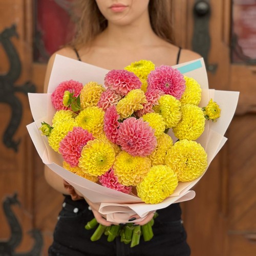 Bouquet of 27 bright dahlias «Cheerful Sweeties»