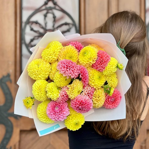 Bouquet of 27 bright dahlias «Cheerful Sweeties»