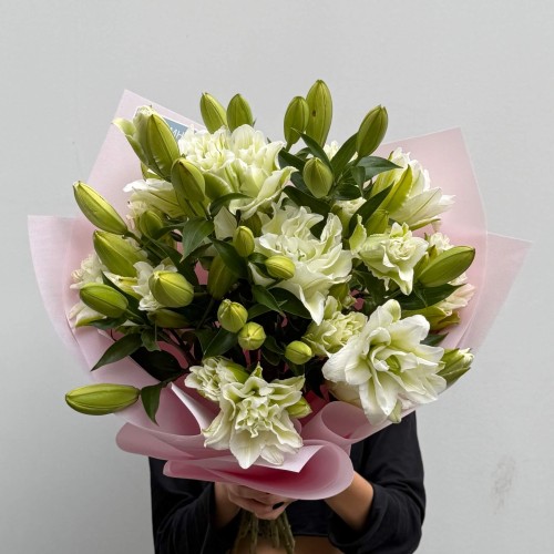 9 Double Lilies in the Bouquet «Gentle Swan»