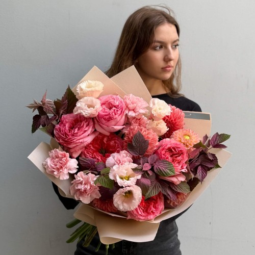 Stylish Strawberry-Toned Bouquet «Mademoiselle’s Kiss»