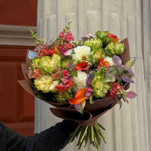 Eclectic-Style Bouquet Accented with Veggie Roses «Rock ’n’ Roll Garden»