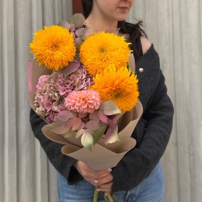 Vibrant Bouquet with Sunflowers «Golden Summer»