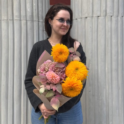 Vibrant Bouquet with Sunflowers «Golden Summer»