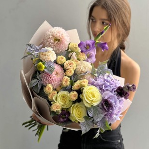 Pastel Romantic Bouquet with Hydrangea «Blueberry Lemonade»