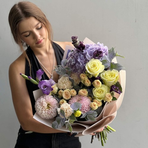 Pastel Romantic Bouquet with Hydrangea «Blueberry Lemonade»