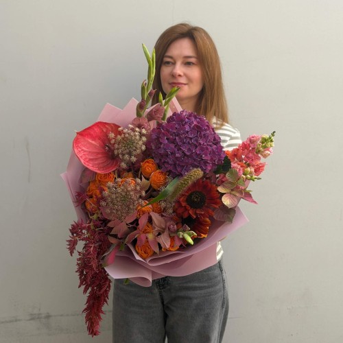 Bold Bouquet with Gladioli «Velvet Sunset»