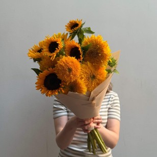 «Sunny Shore» Bouquet with a Mix of 11 Sunflowers