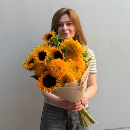 «Sunny Shore» Bouquet with a Mix of 11 Sunflowers