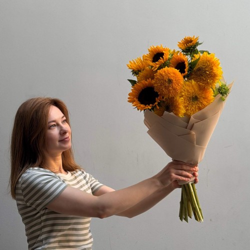 «Sunny Shore» Bouquet with a Mix of 11 Sunflowers