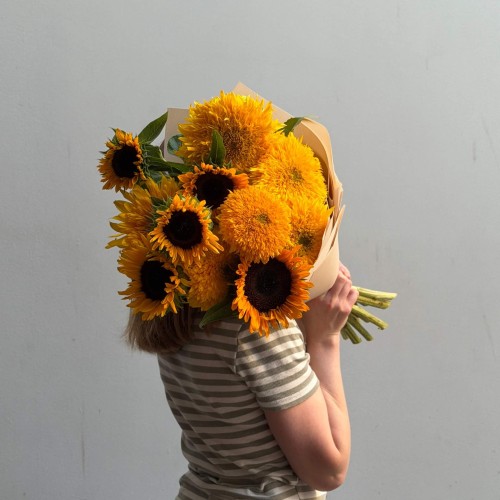 «Sunny Shore» Bouquet with a Mix of 11 Sunflowers