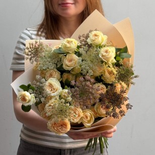 Delicate Bouquet with Summerrose Spray Peony Roses «Morning Glow»