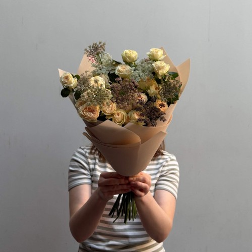 Delicate Bouquet with Summerrose Spray Peony Roses «Morning Glow»