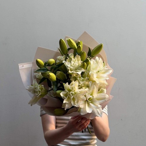 Bouquet of 5 White Double Lilies «Exquisite Fragrance»