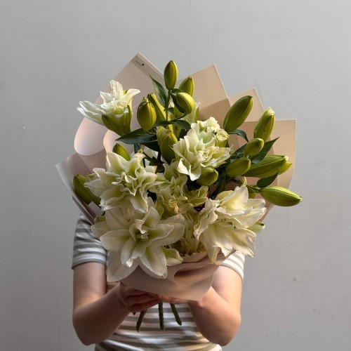Bouquet of 5 White Double Lilies «Exquisite Fragrance»
