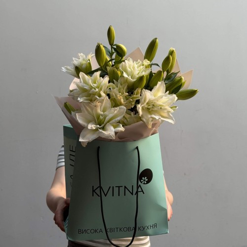 Bouquet of 5 White Double Lilies «Exquisite Fragrance»