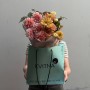 Сезонный букет с георгинами и цинниями «Пастельная симфония»