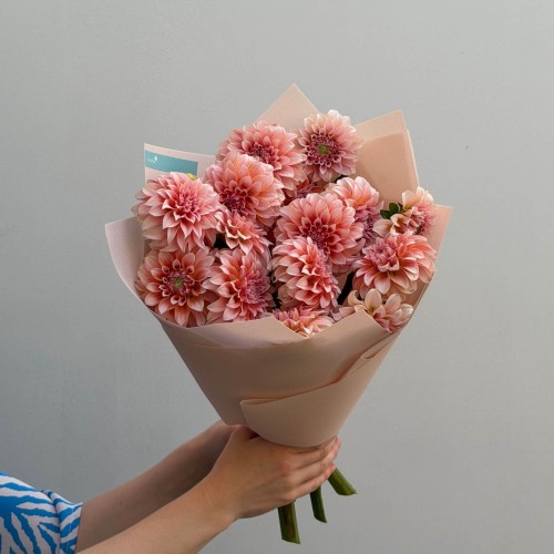 15 жоржин сорту Peaches N' Cream у букеті «Персикове джелато»