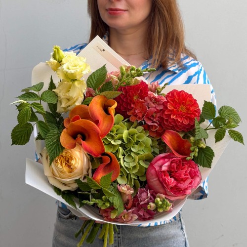 Vibrant Summer Bouquet with Hydrangea «August Confetti»