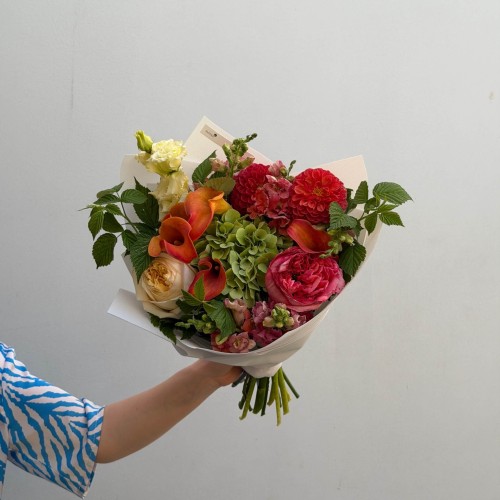 Vibrant Summer Bouquet with Hydrangea «August Confetti»