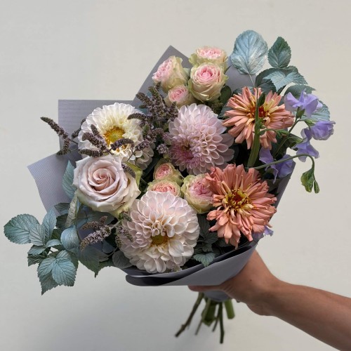 Pastel Bouquet with Dahlias and Zinnias «Powdery Touch»